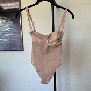 SKIMS SEAMLESS SCULPT STRAPLESS THONG‎ BODYSUIT MICA Size L NWOB